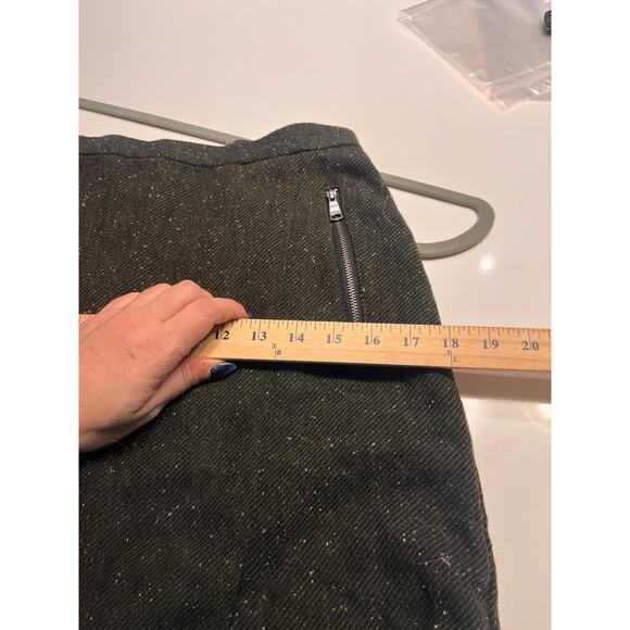 Banana Republic Dark Gray Wool Tweed Mini Skirt Size 2 - Picture 6 of 8